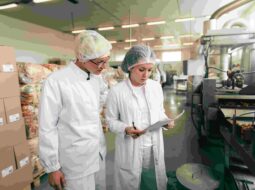 Team coordinating production tasks using strong workflow systems in a fast-paced customization environment